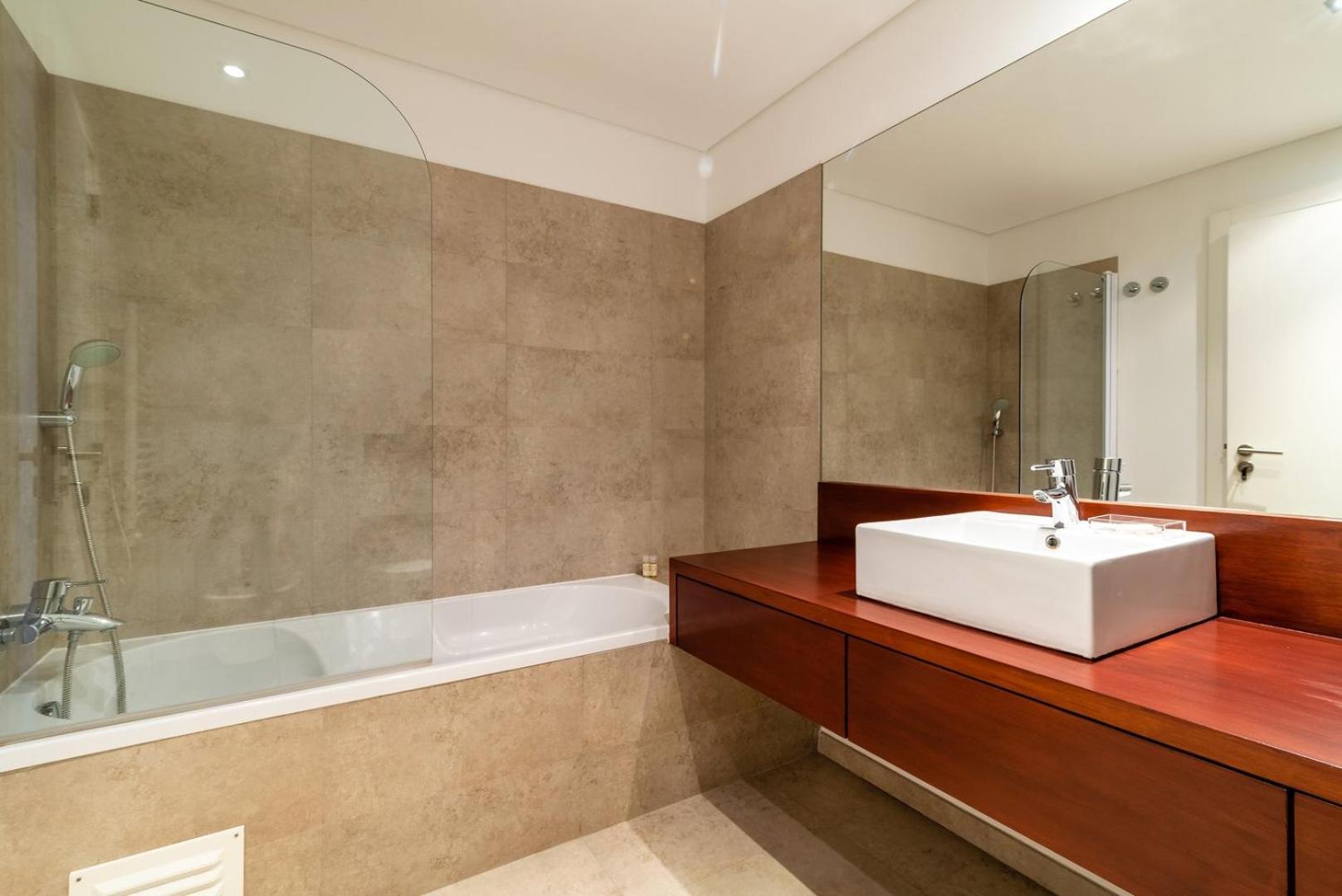 Guestready - Alges Apt With Stunning Rooftop Pool Apartment Bagian luar foto